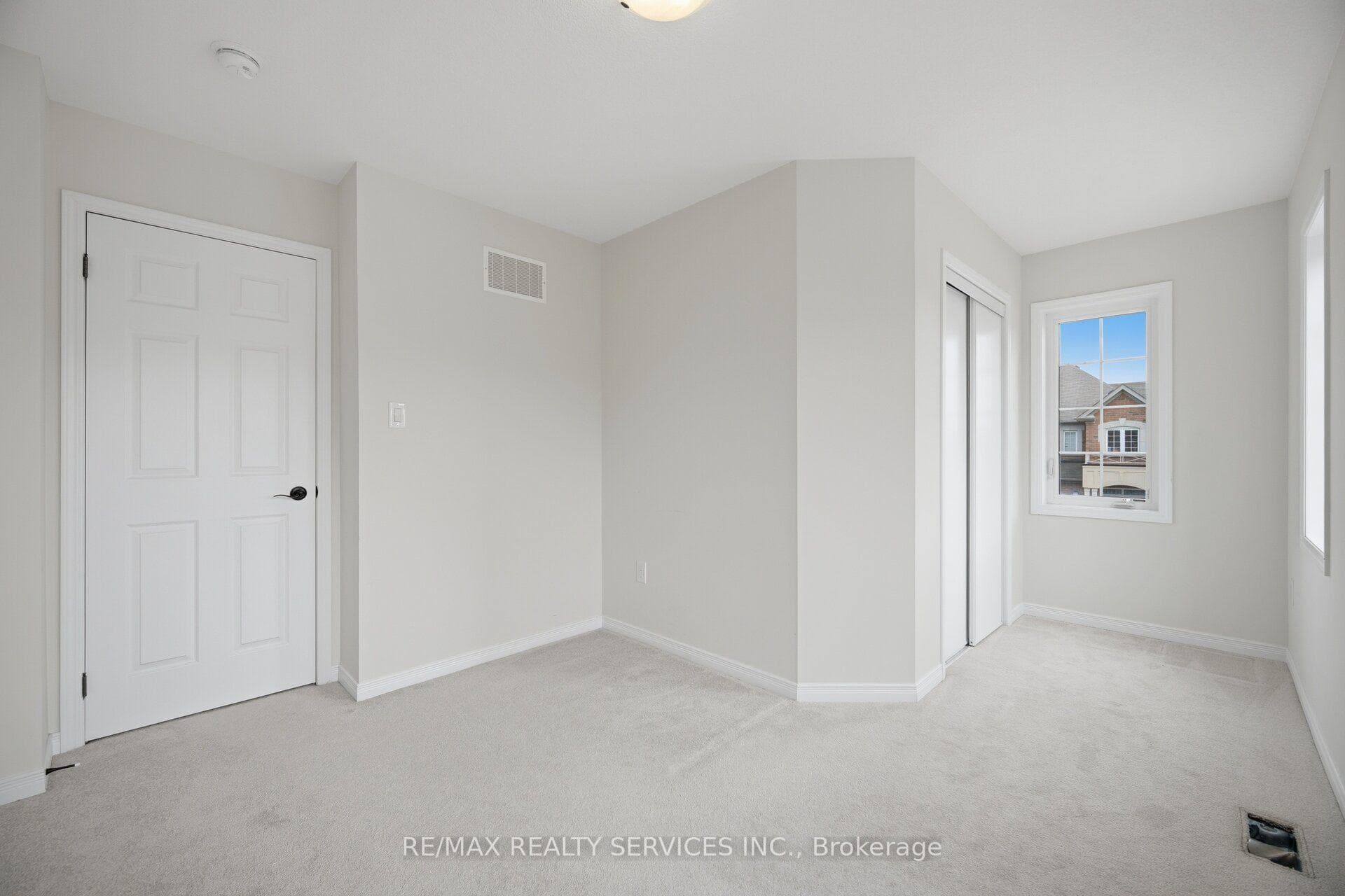 144 Baffin Crescent photo 34