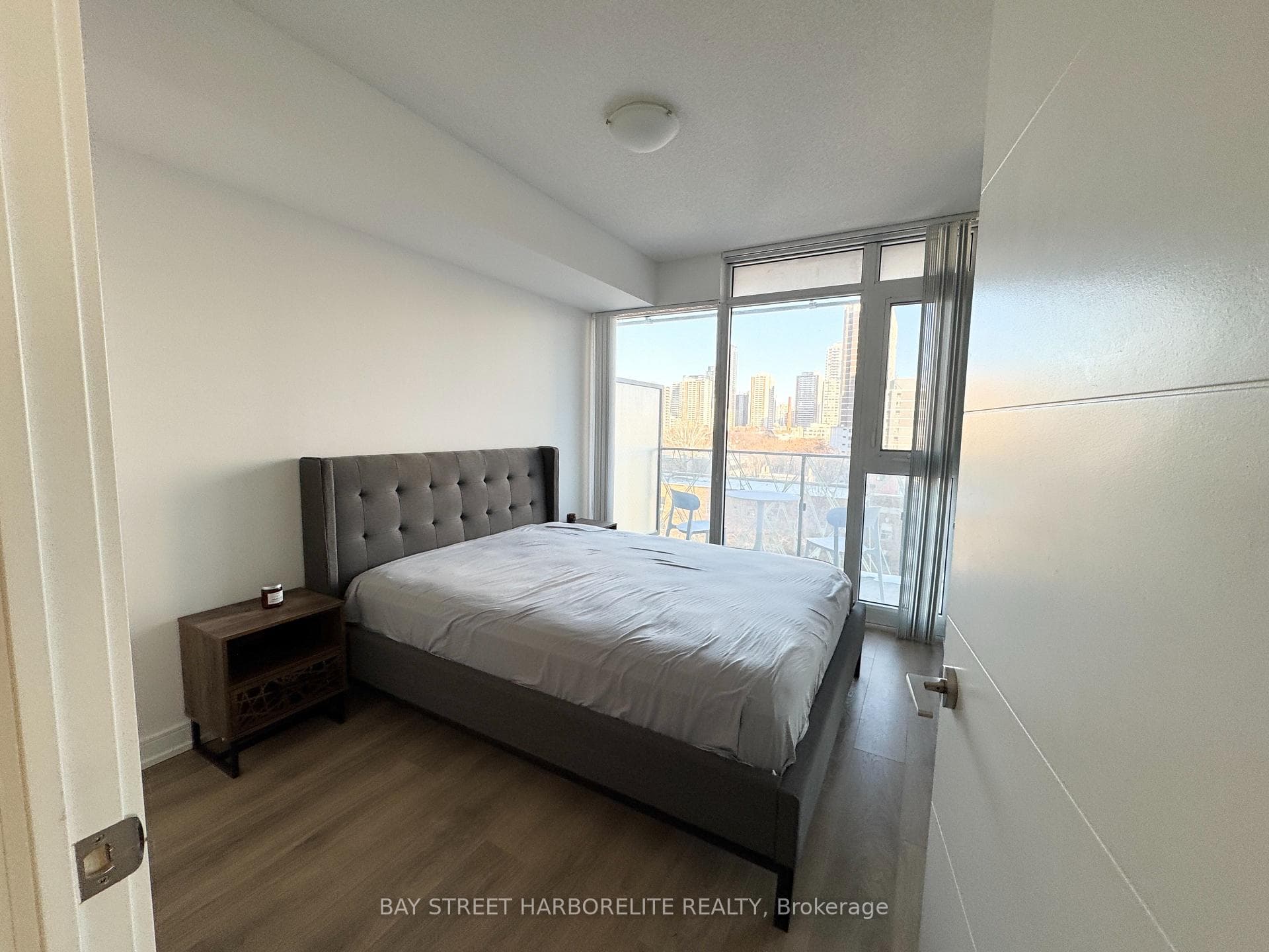 50 Wellesley Street Unit 908 photo 6
