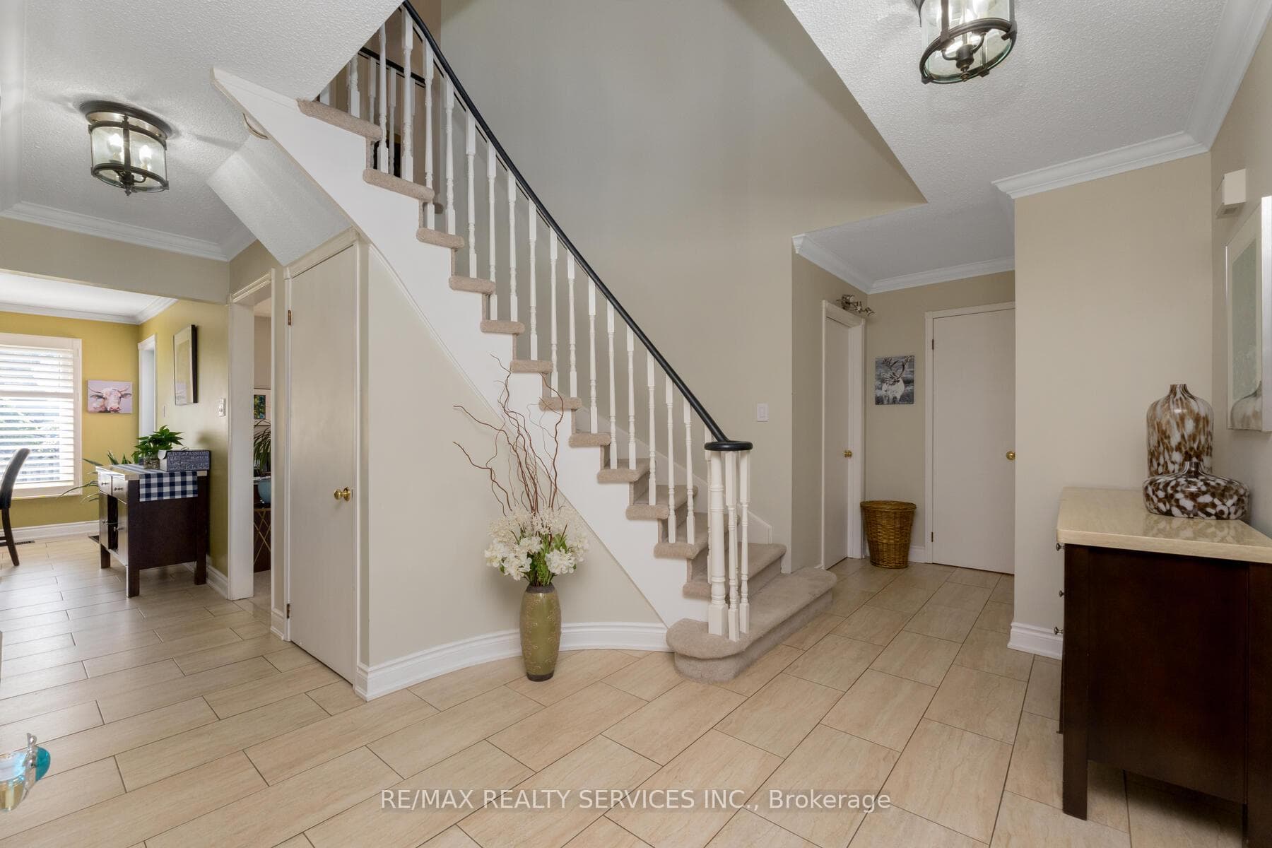 46 Hall Crescent photo 19