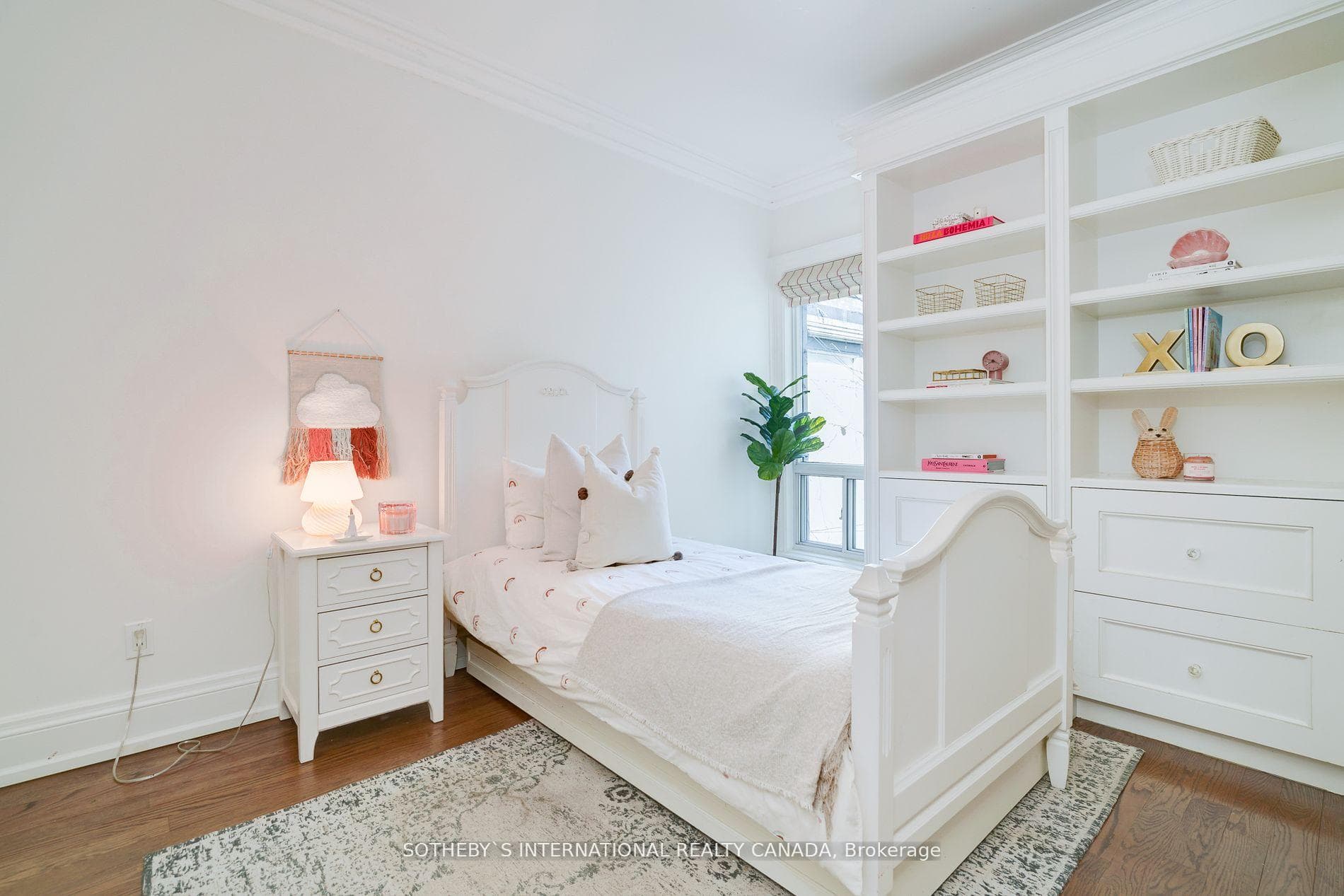 172 Macpherson Avenue photo 18