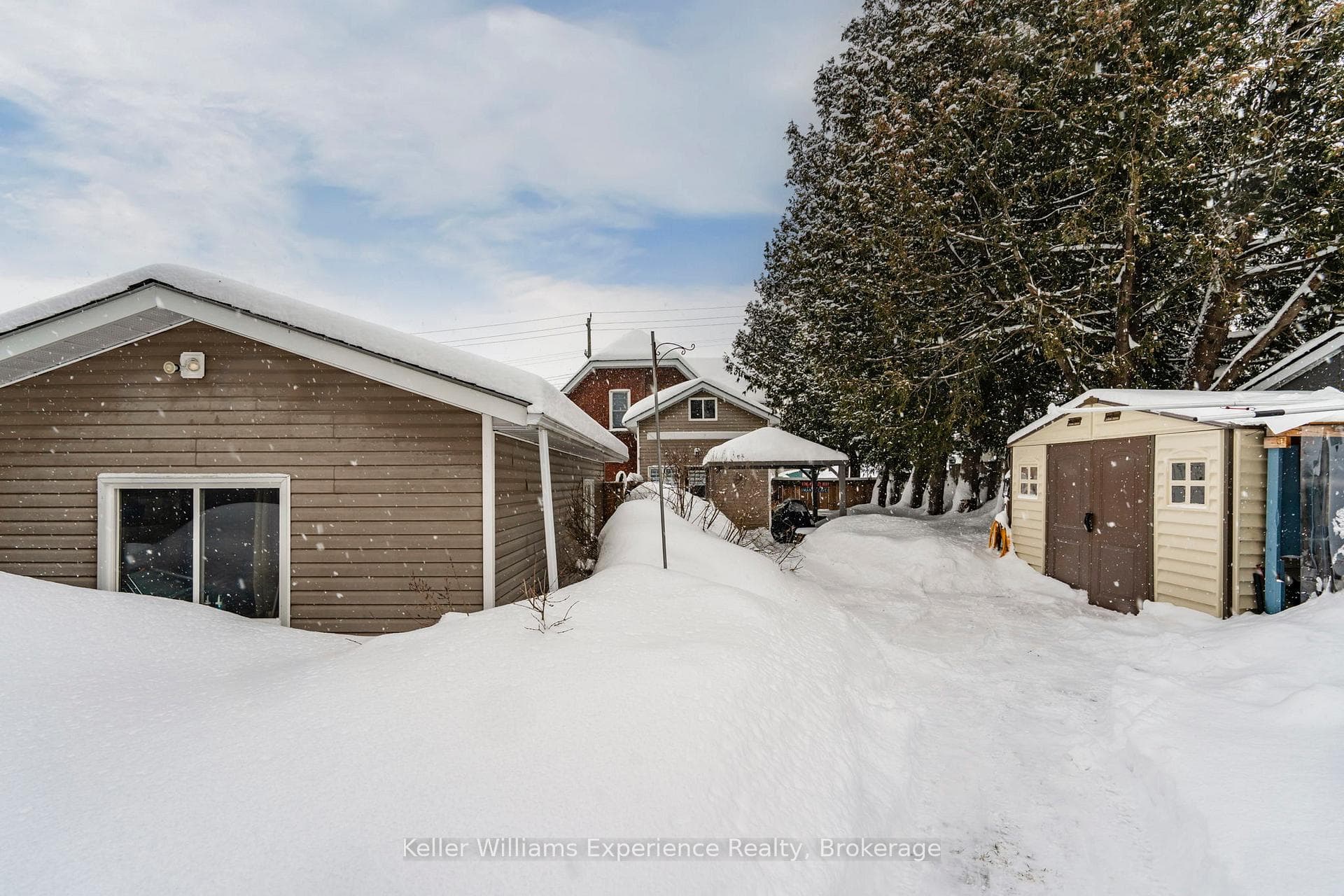 196 Fourth Street photo 32