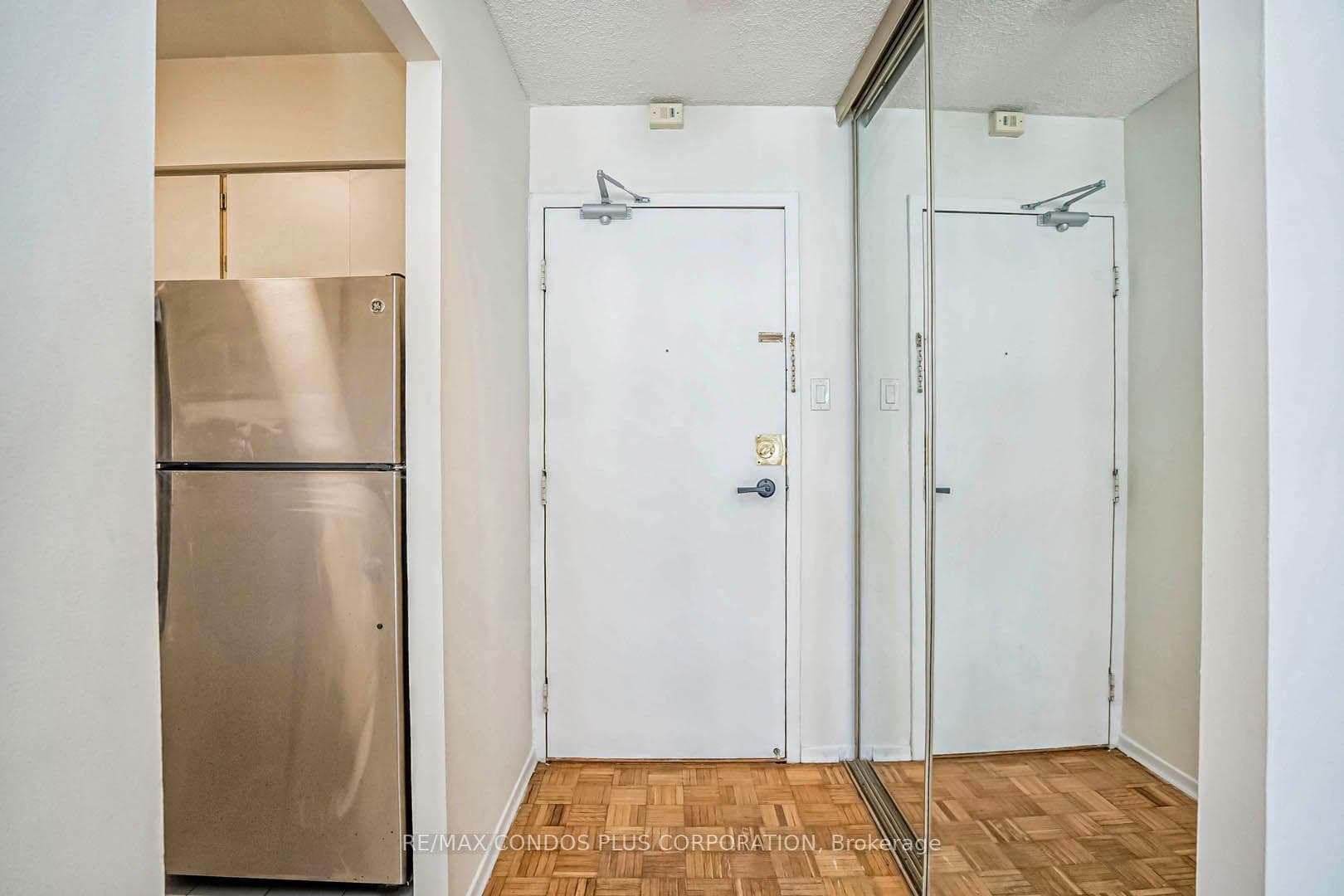 105 Mccaul Street Unit 806 photo 20