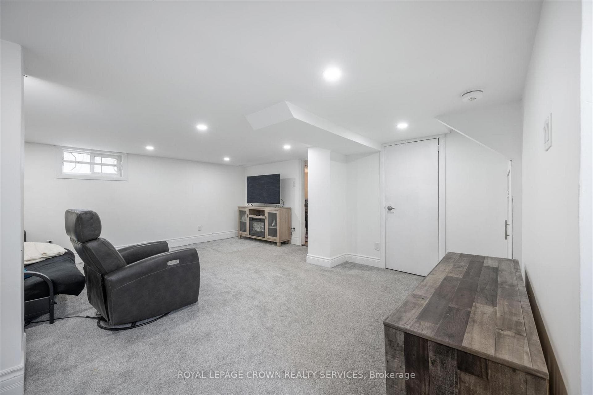 9 Spadina Road photo 19