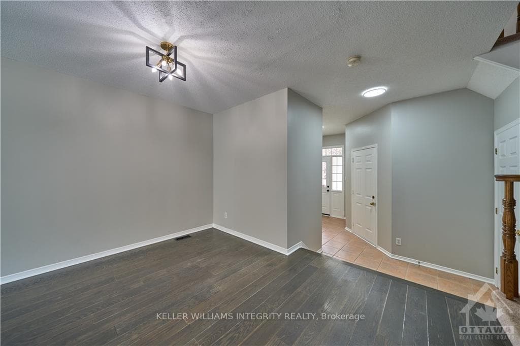 71 HEMLO Crescent photo 8