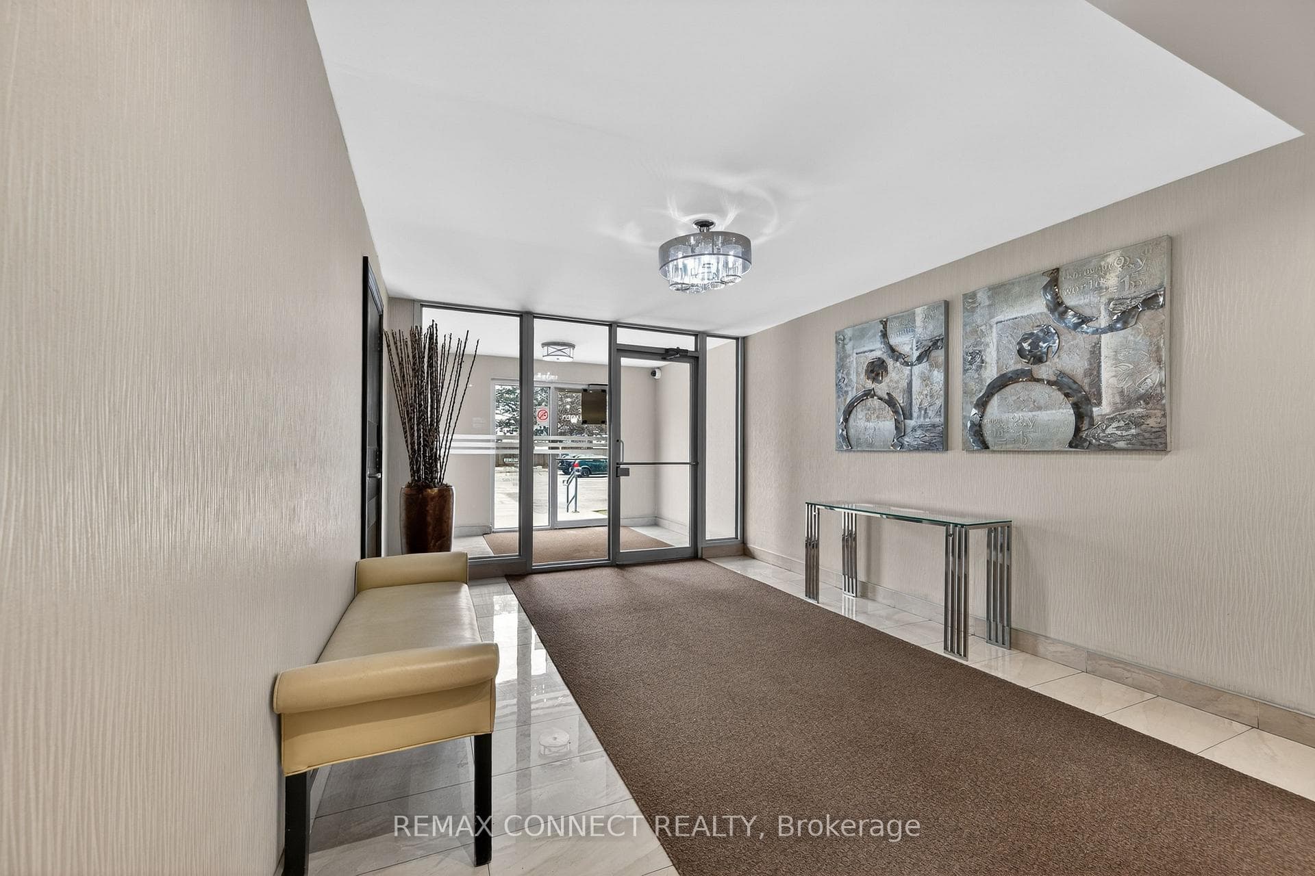 2 Glamorgan Avenue Unit 910 photo 3