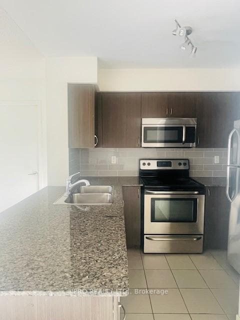 812 Lansdowne Avenue Unit 111 photo 9