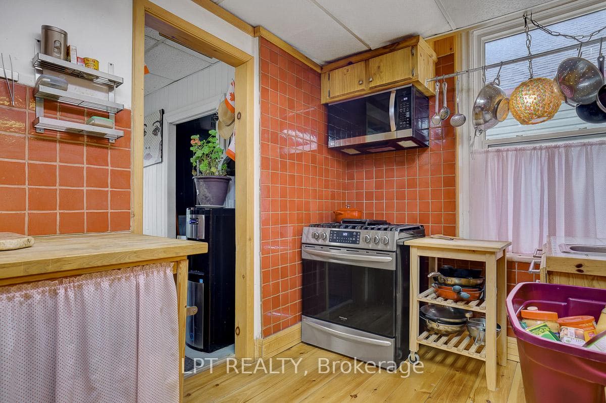 8197 Victoria Street photo 9