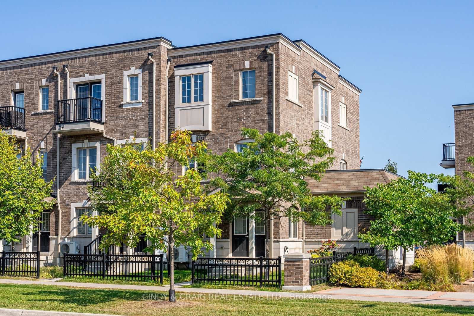 102 Ferris Square photo 1