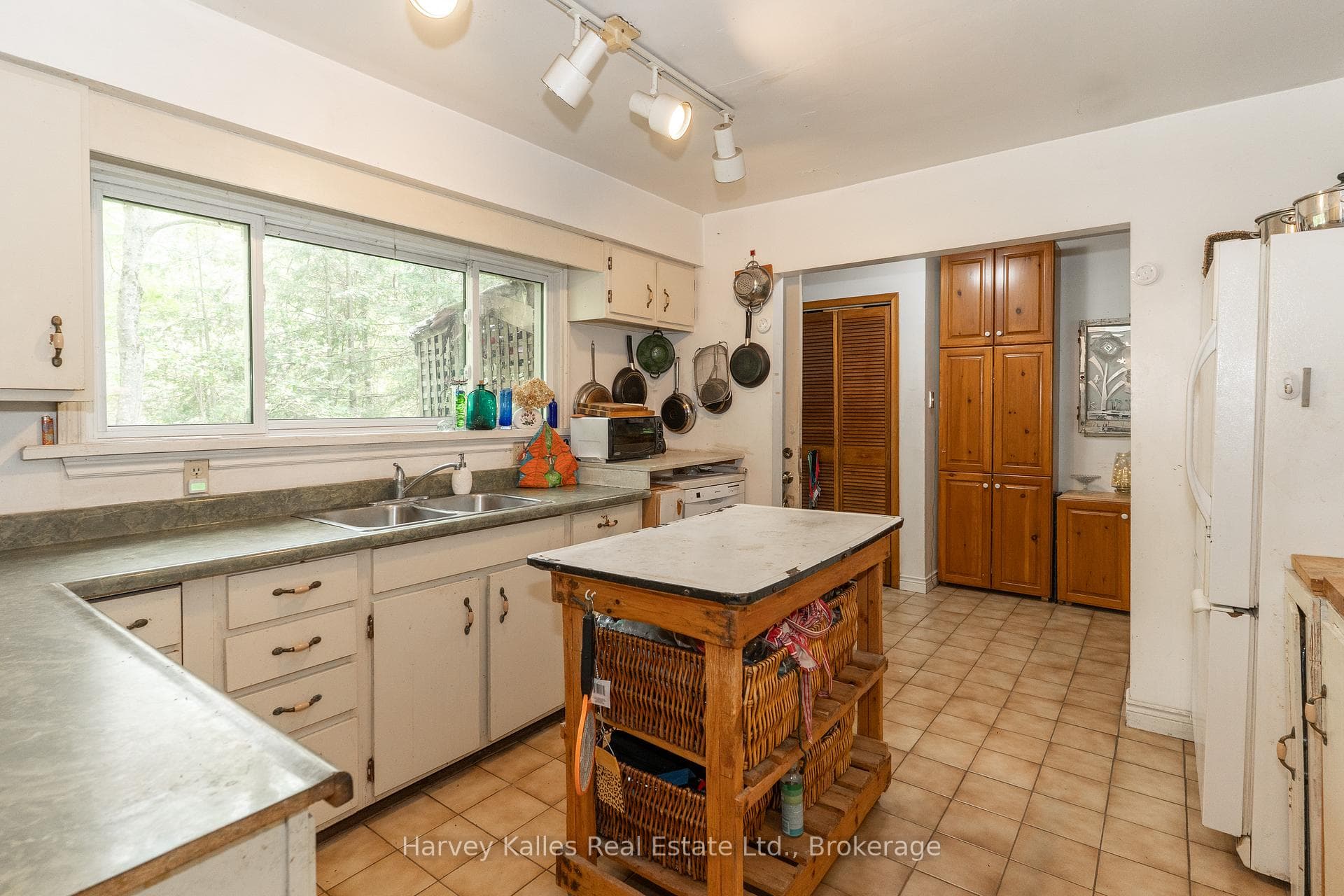 1099 Peterson Road photo 6
