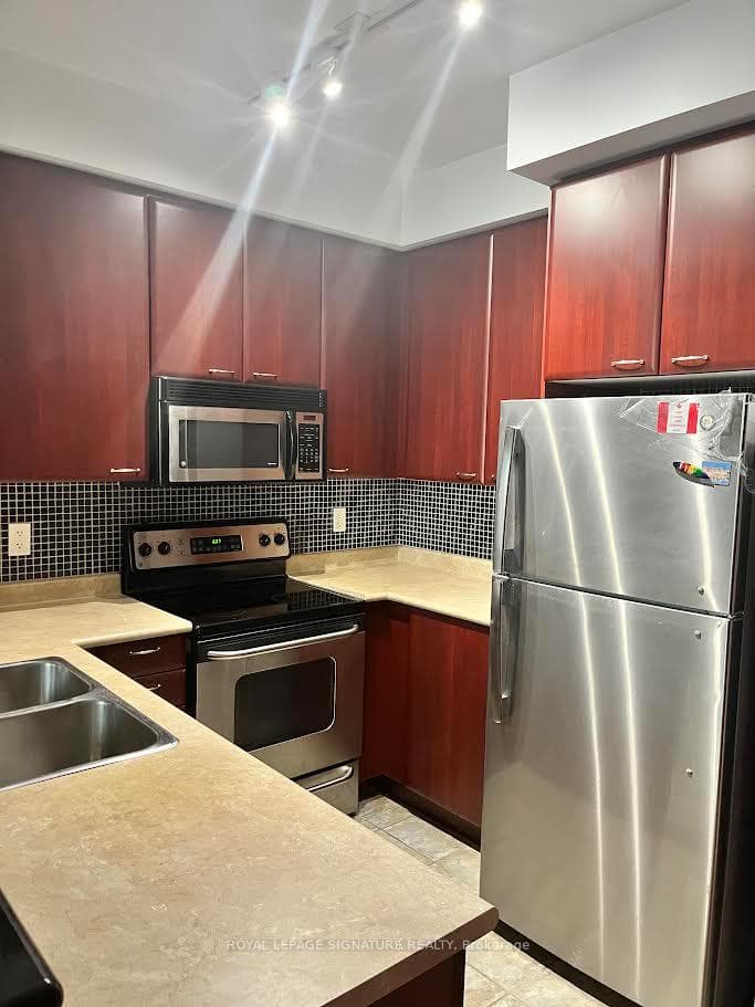 220 Burnhamthorpe Road Unit 1603 photo 2