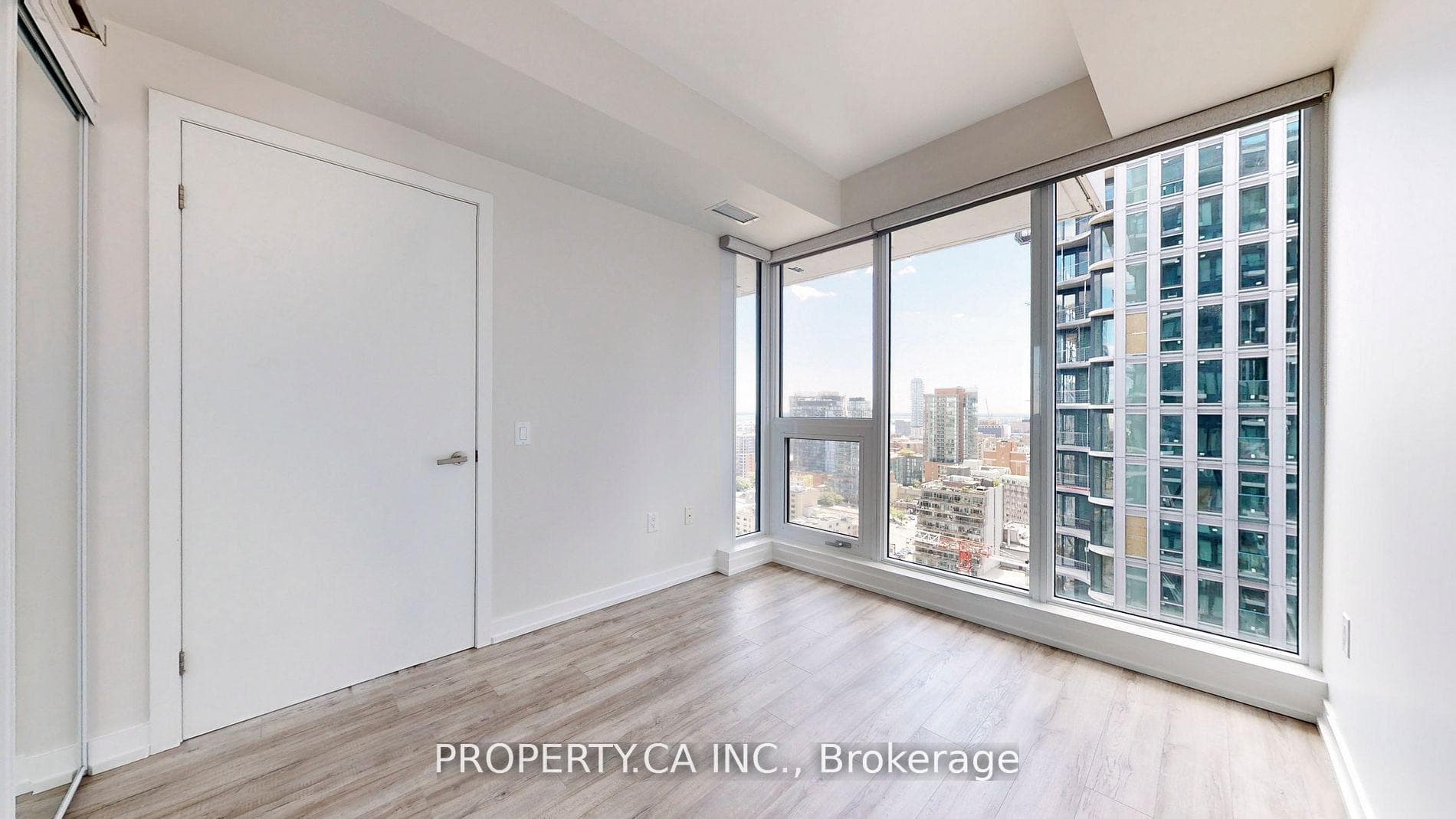 77 Shuter Street Unit 2506 photo 11