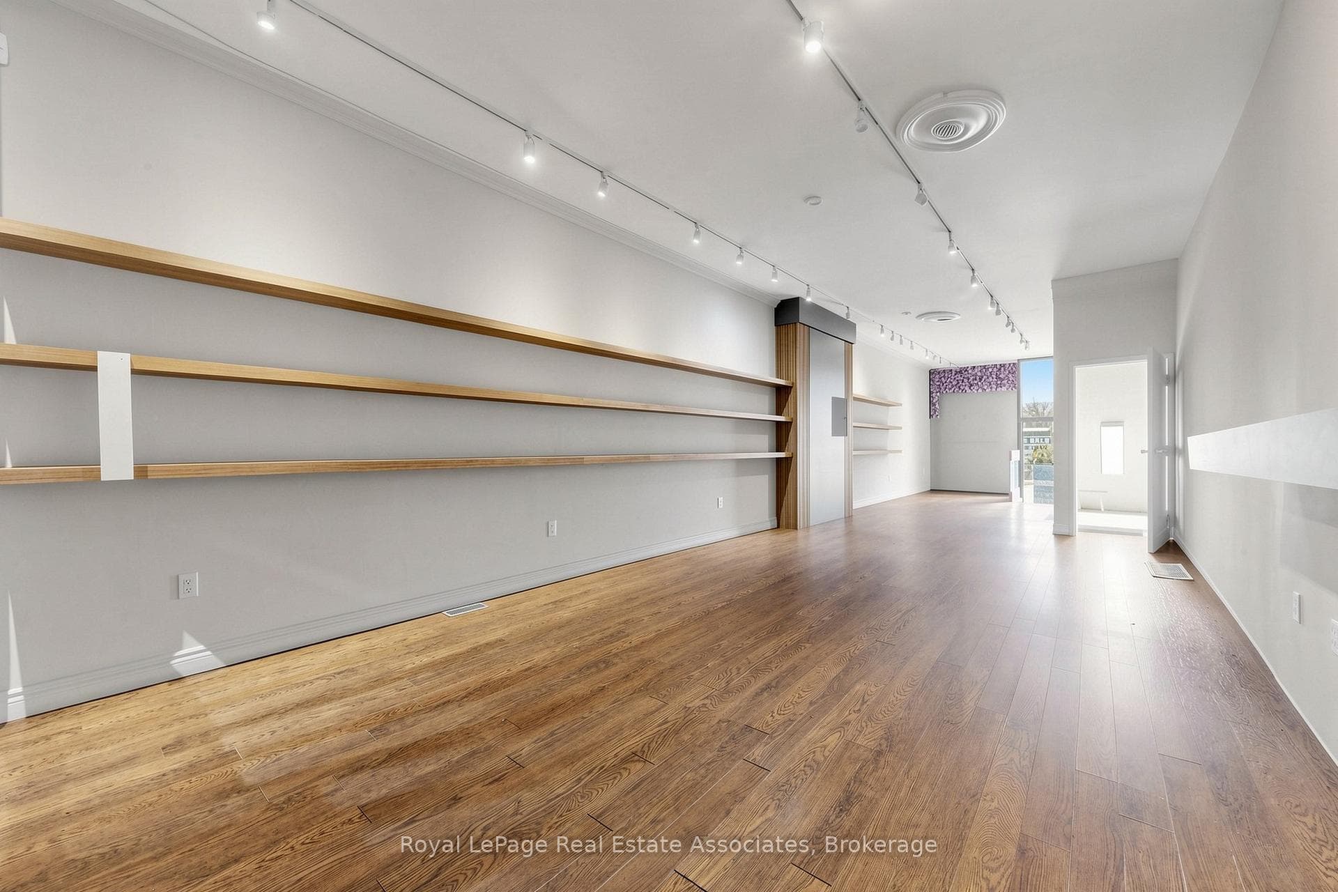 644 Queen Street photo 11
