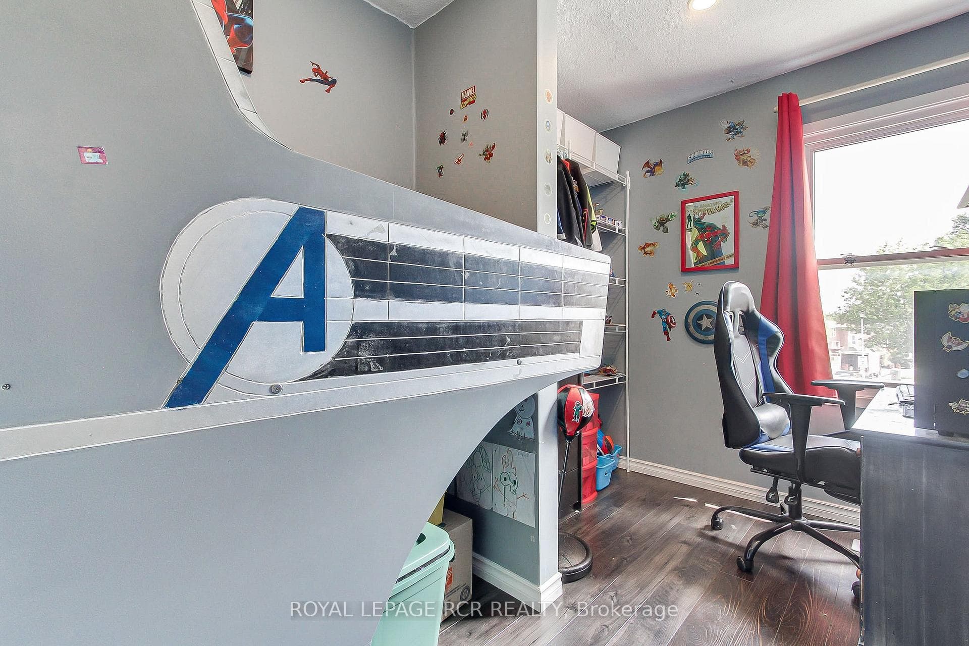 228 Collings Avenue photo 23