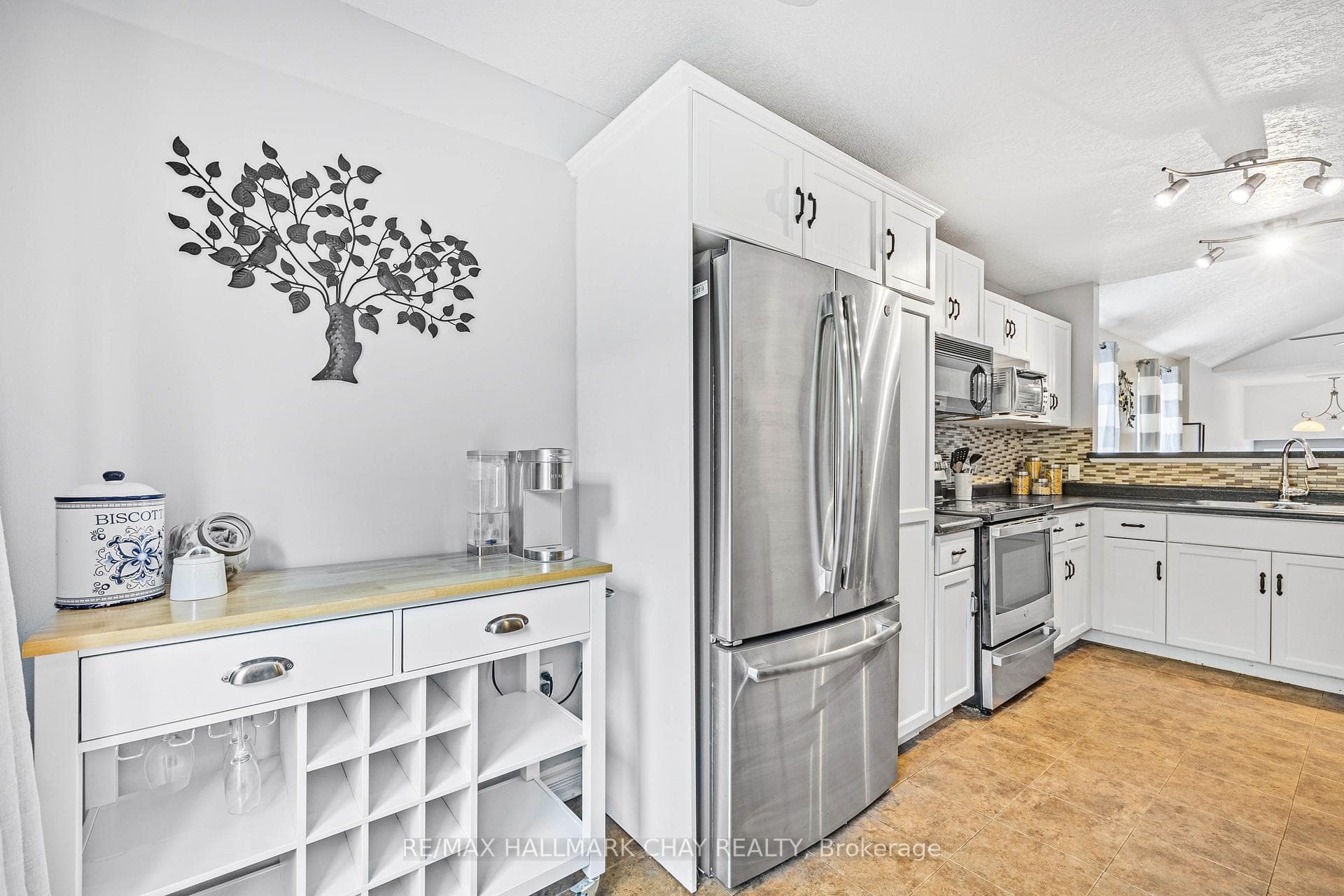 118 Biscayne Crescent photo 8