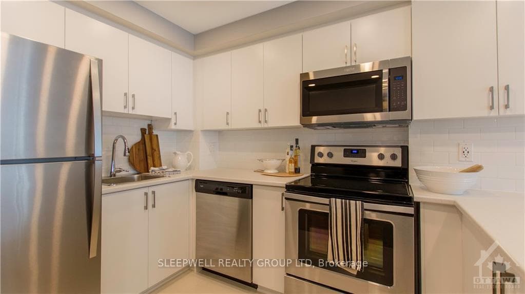 420 GILMOUR Street Unit 203 photo 4