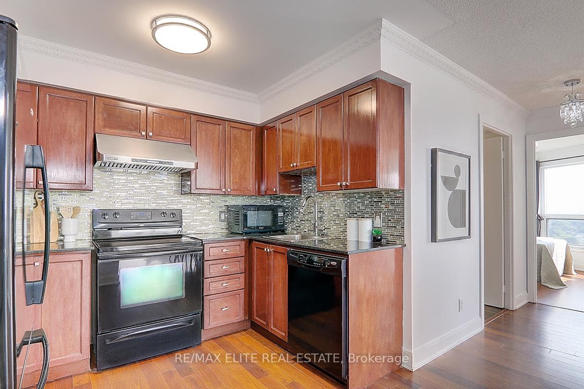 135 Village Green Square Unit 1717 photo 7
