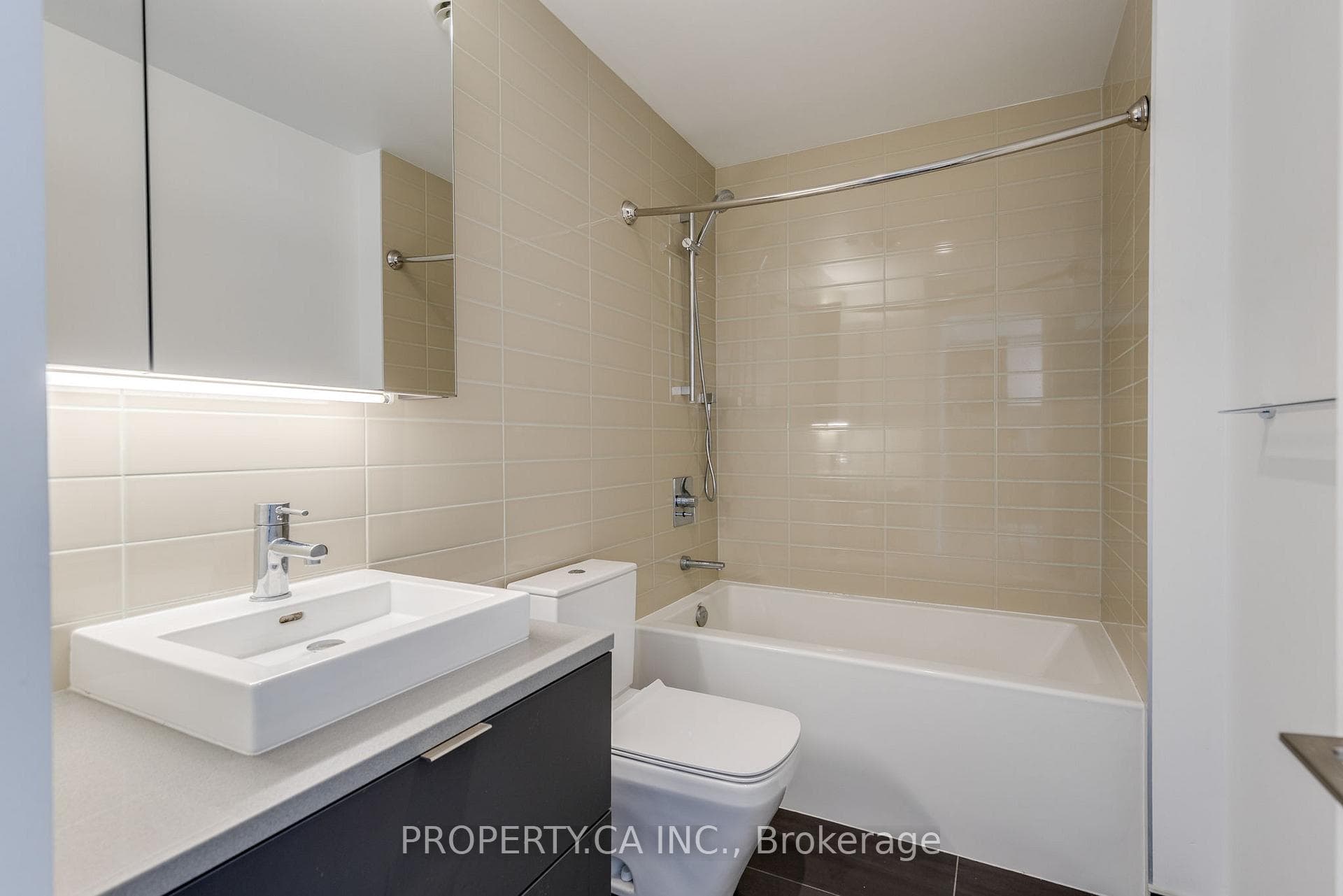 170 Bayview Avenue Unit 405 photo 14