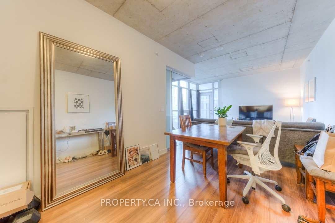 210 Simcoe Street Unit 1414 photo 8
