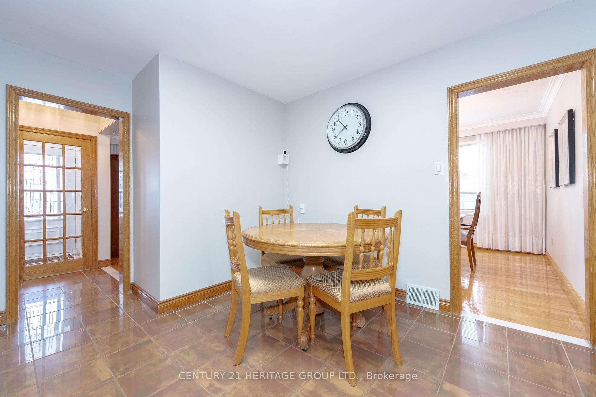 20 Steven Avenue photo 12