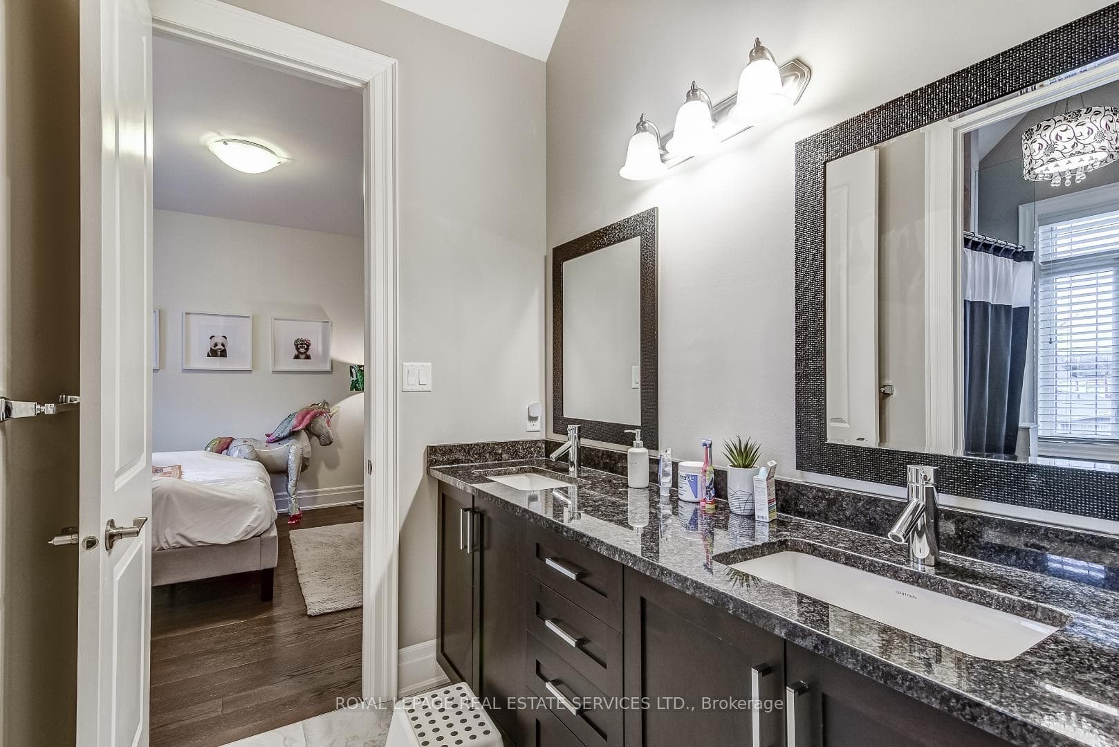 612 Byngmount Avenue photo 27
