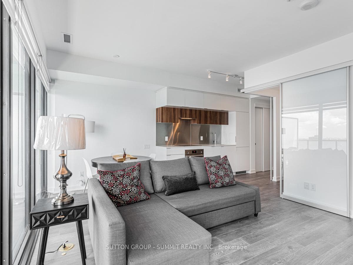 185 Roehampton Avenue Unit 3202 photo 8