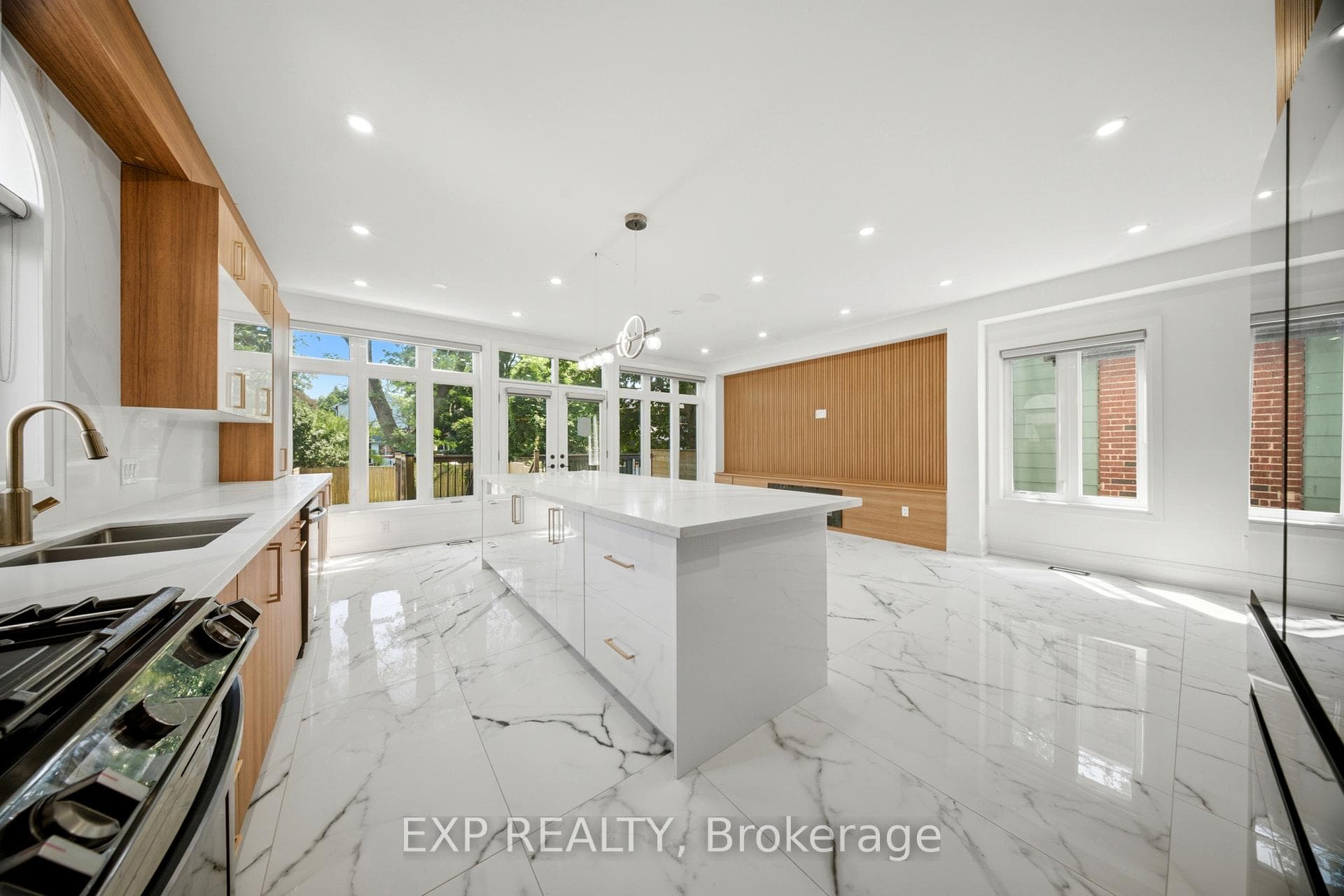 83 Kalmar Avenue photo 15