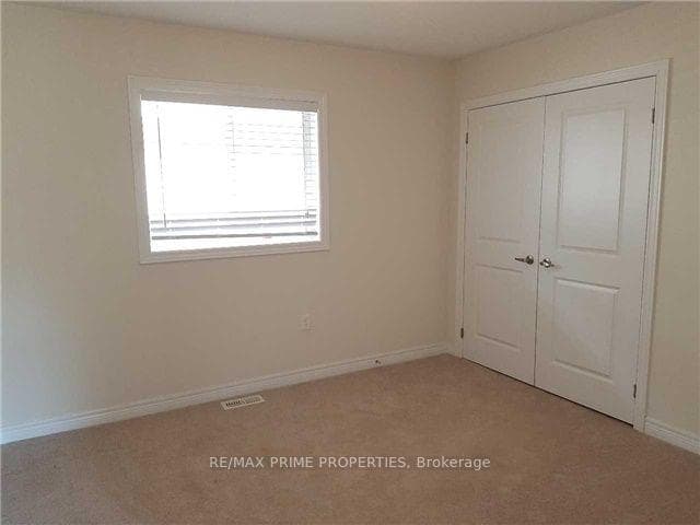 17 Robert Wilson Crescent photo 6