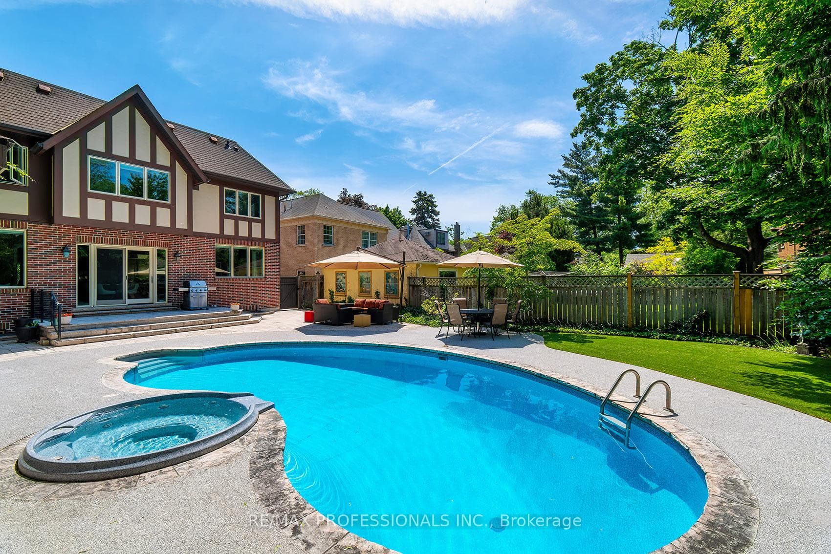 376 Prince Edward Drive photo 41