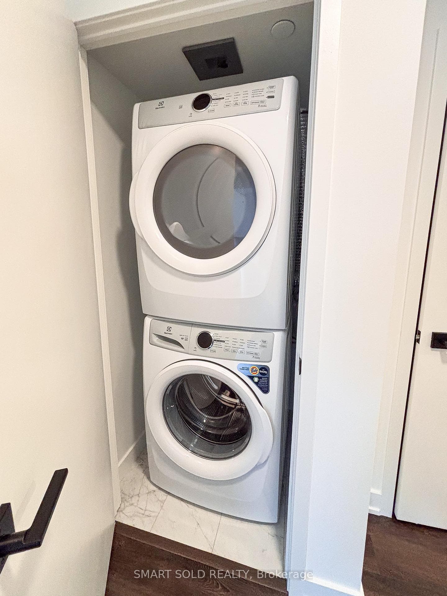 609 Sherbourne Street Unit 1102 photo 11