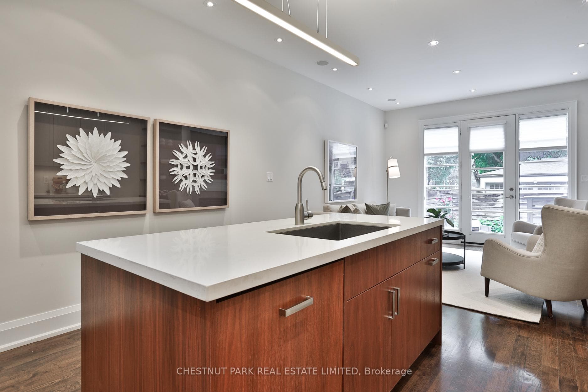 75 Soudan Avenue photo 9