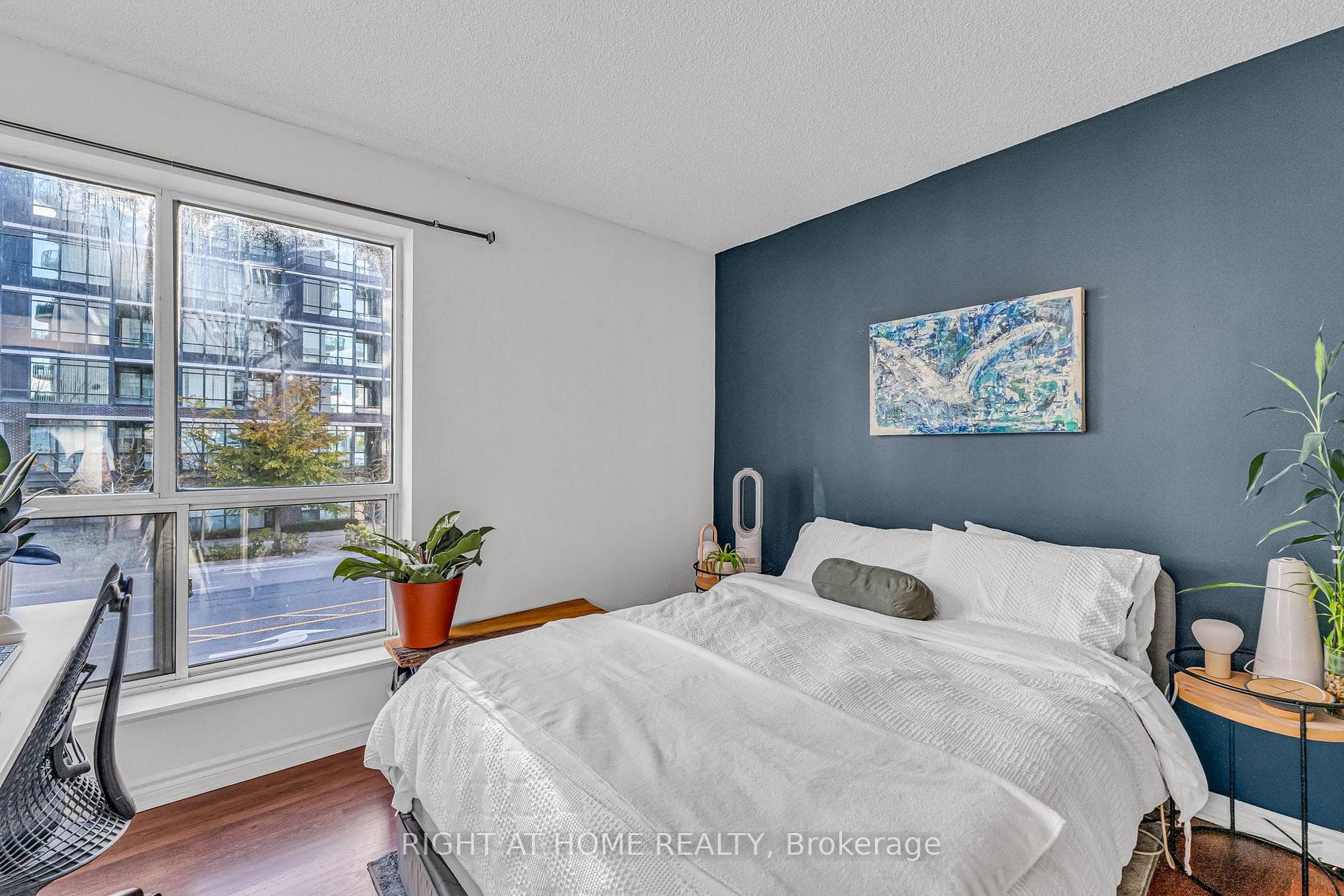 600 Queens Quay Unit 202 photo 9