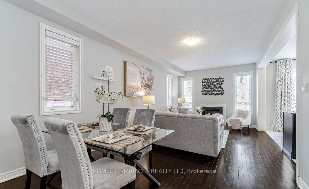 9 Humberstone Crescent photo 3