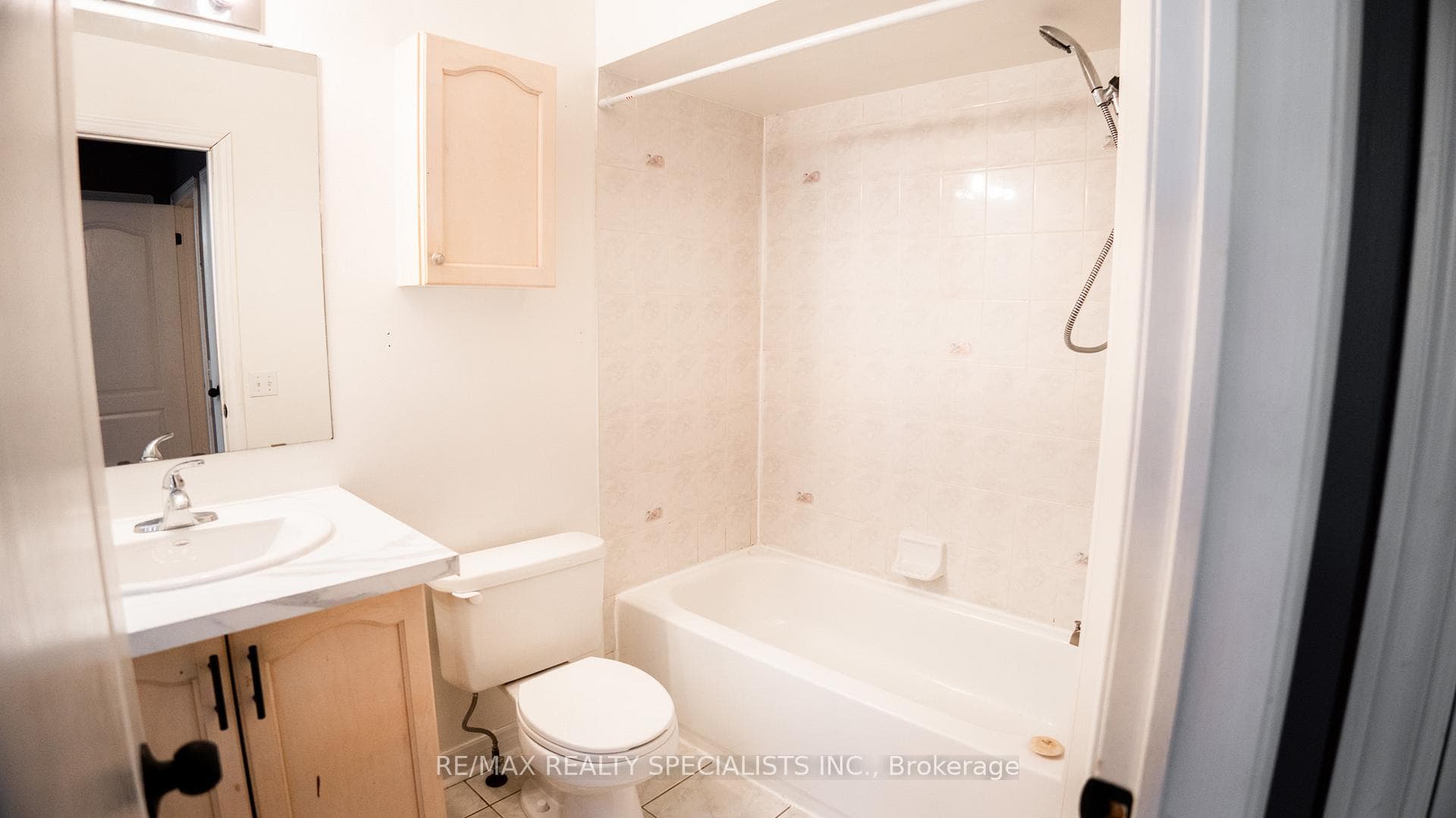 943 Khan Crescent photo 15