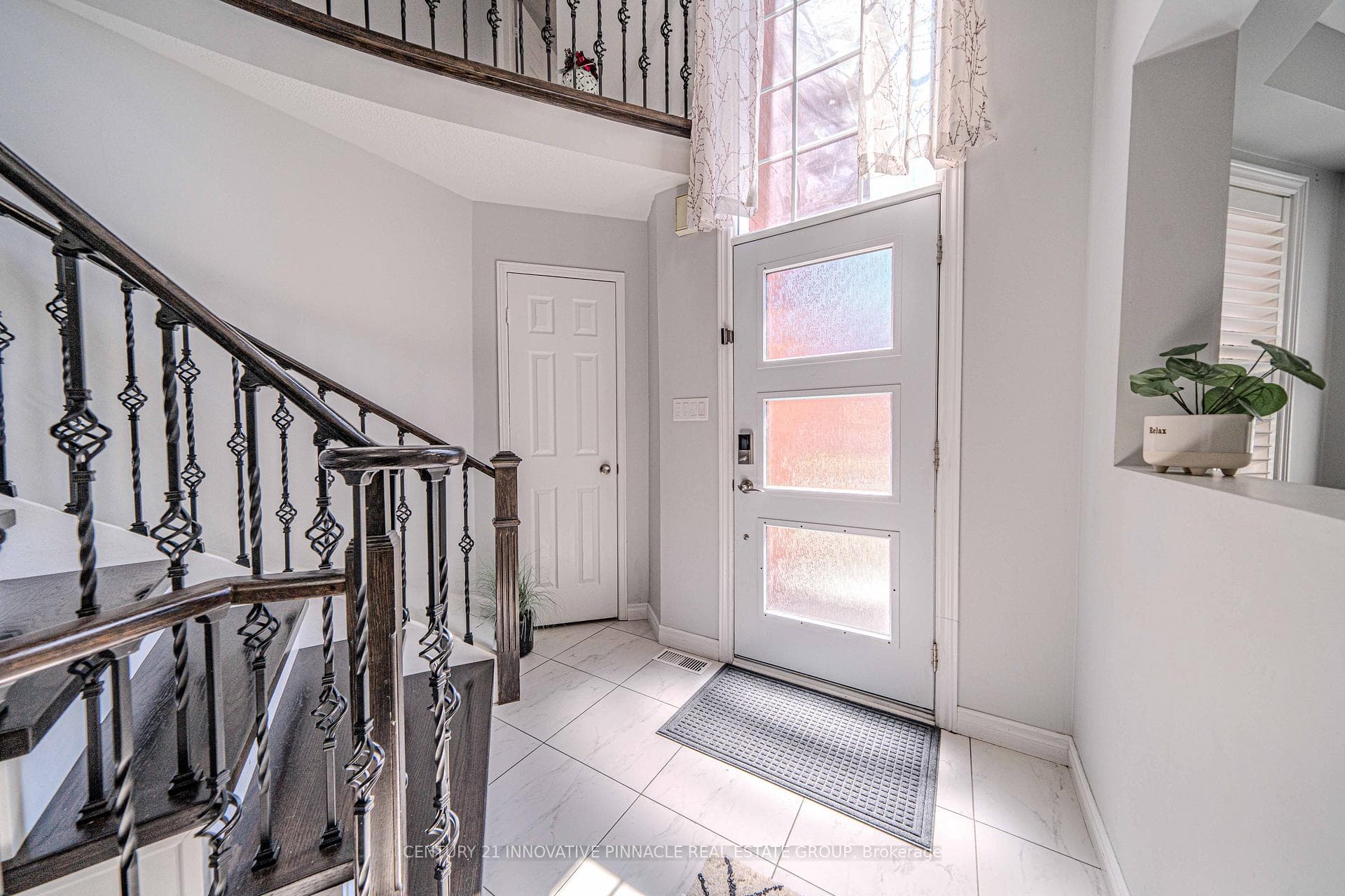 6 Pogson Drive photo 4