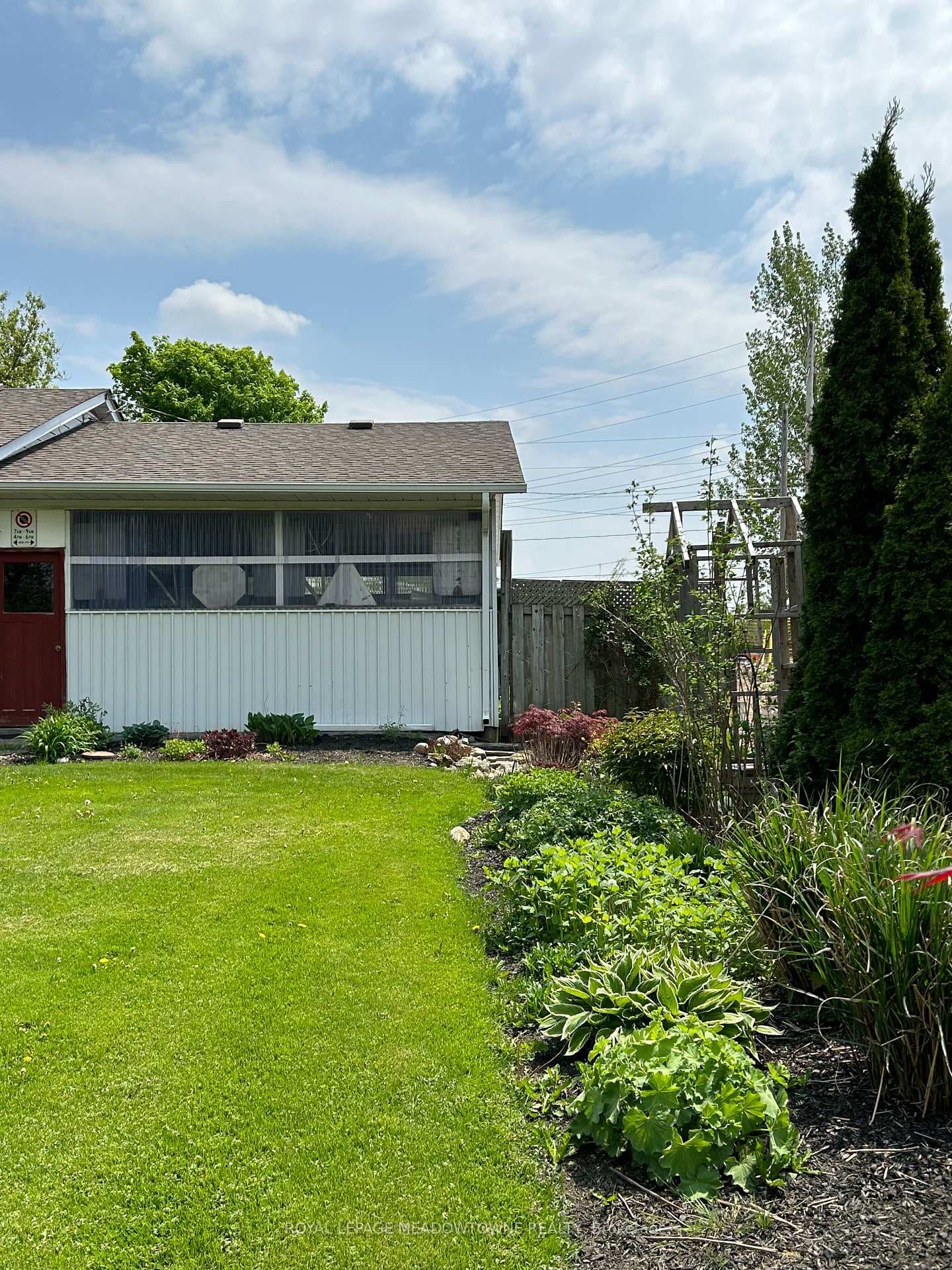 425 Wellington Street photo 28