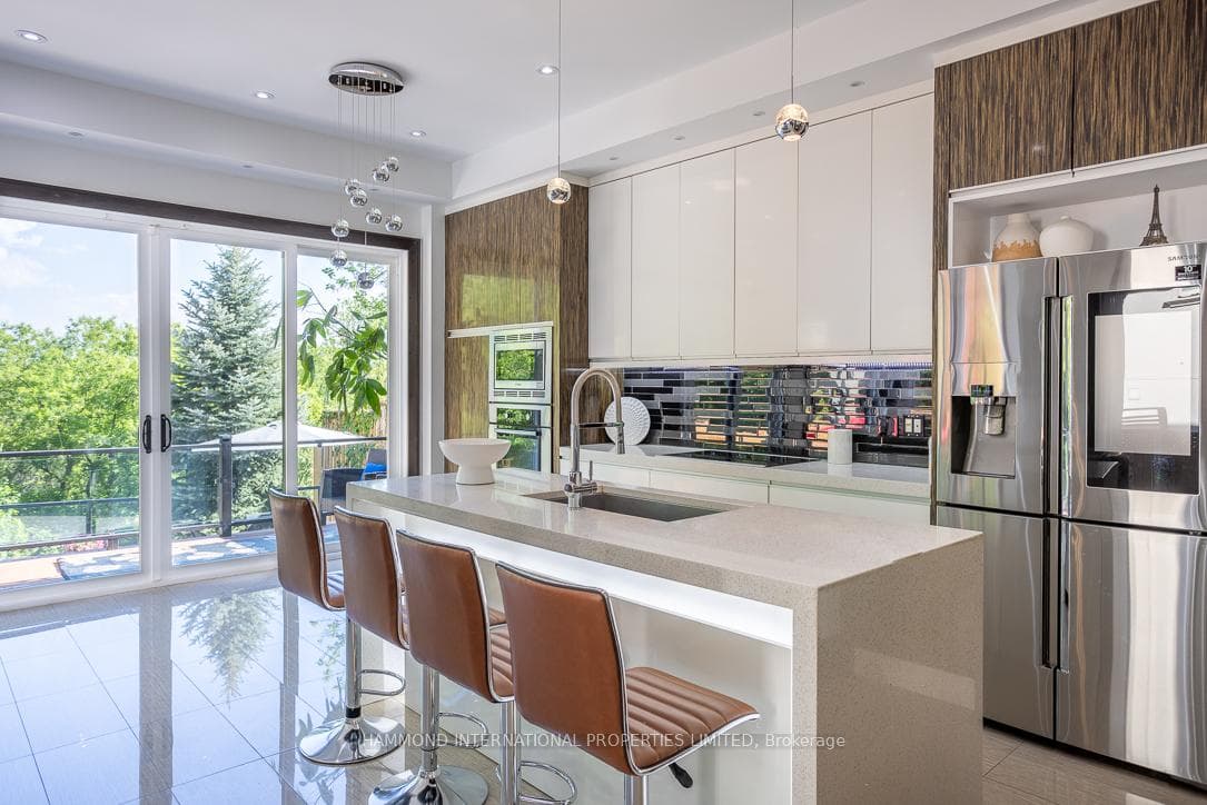 46 Ravenscrest Drive photo 8