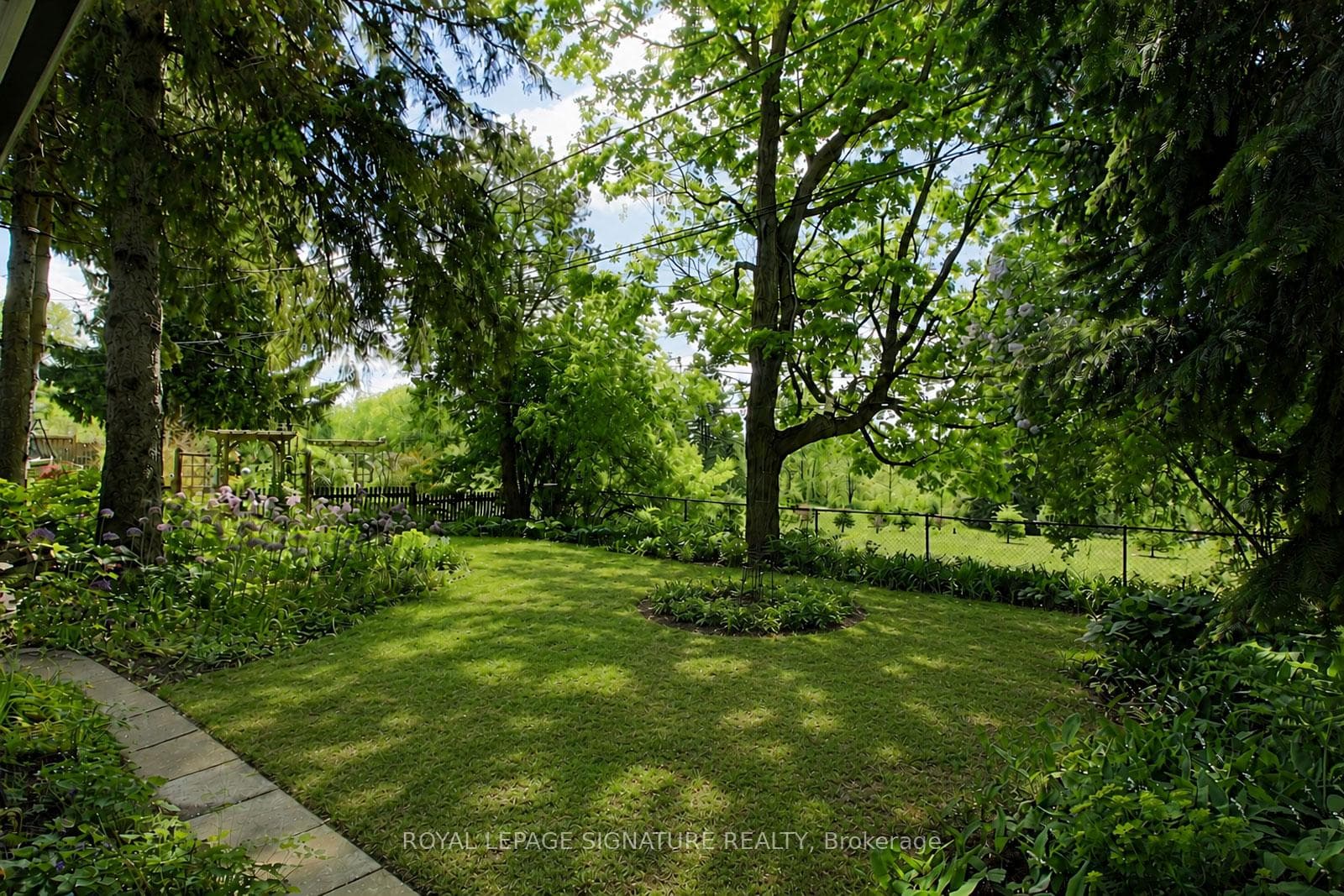 145 Drakefield Road photo 35