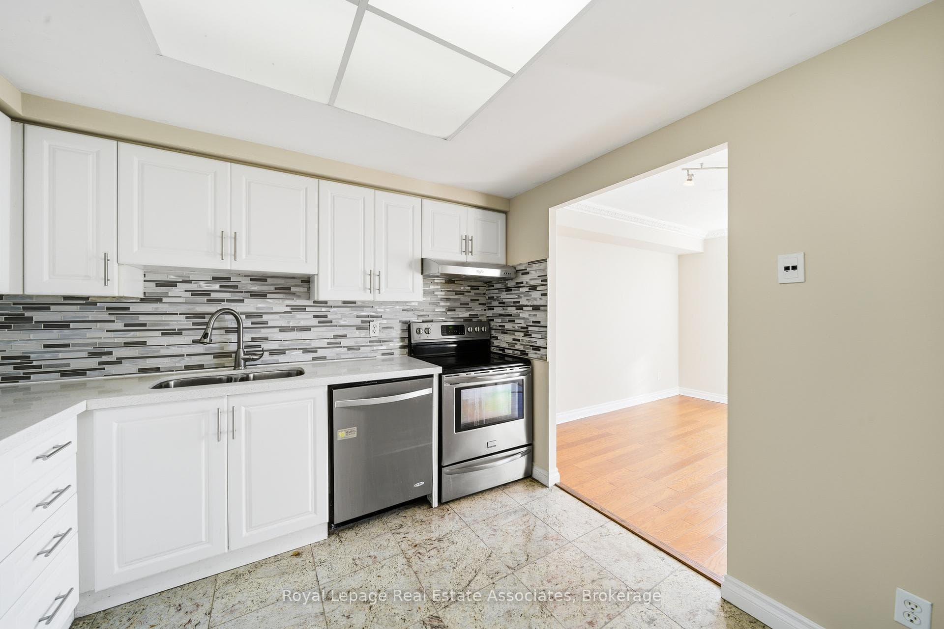 135 Hillcrest Avenue Unit 1507 photo 5