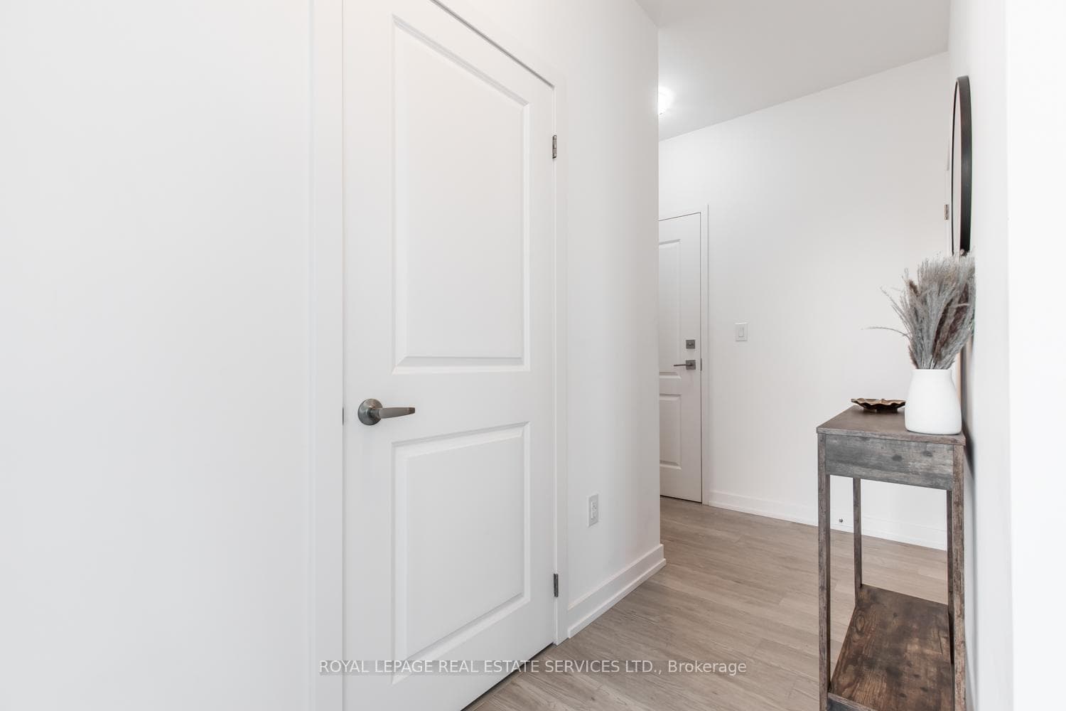 460 Dundas Street Unit 519 photo 35