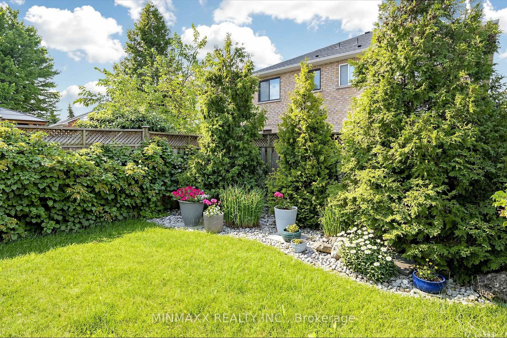 1164 CHAPMAN Crescent photo 46