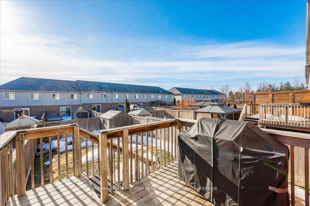 202 Couling Crescent photo 40