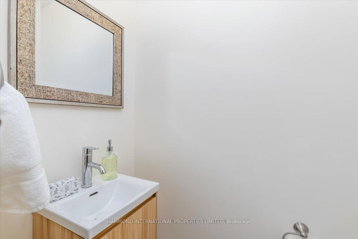 35 Stately Way photo 4