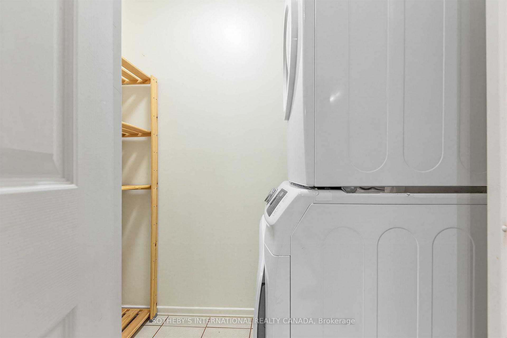 45 Carlton Street Unit 403 photo 13