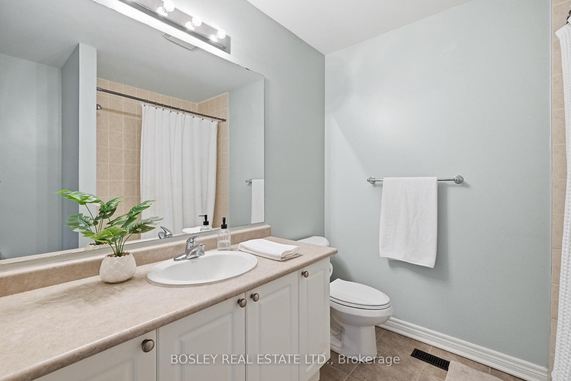 Second floor main bathroom