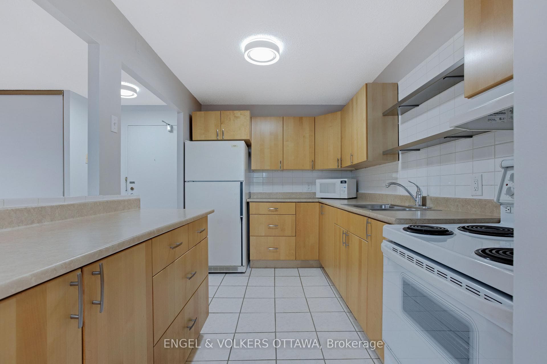 665 Bathgate Drive Unit 301 photo 11