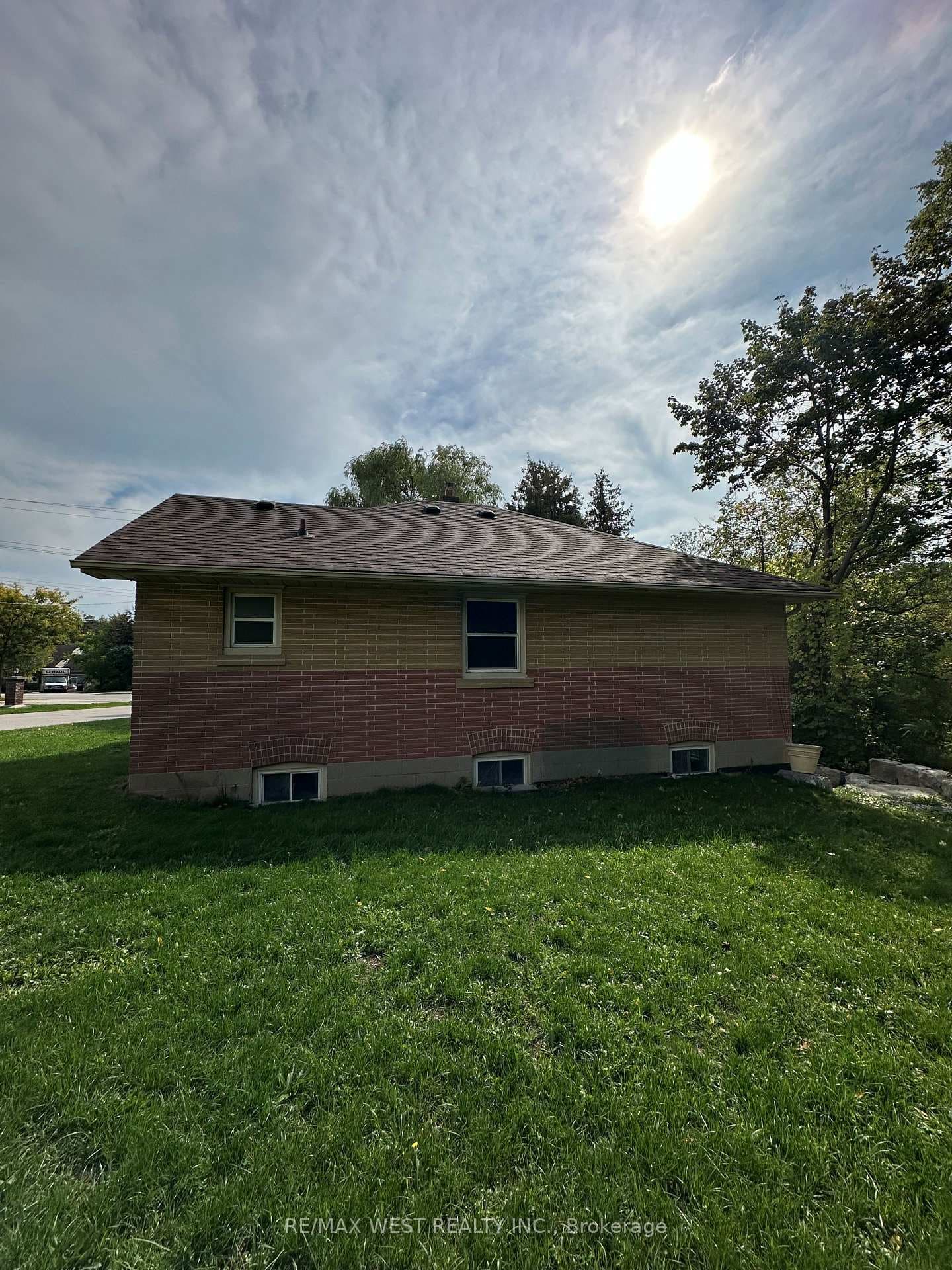 6398 Kingston Road photo 22