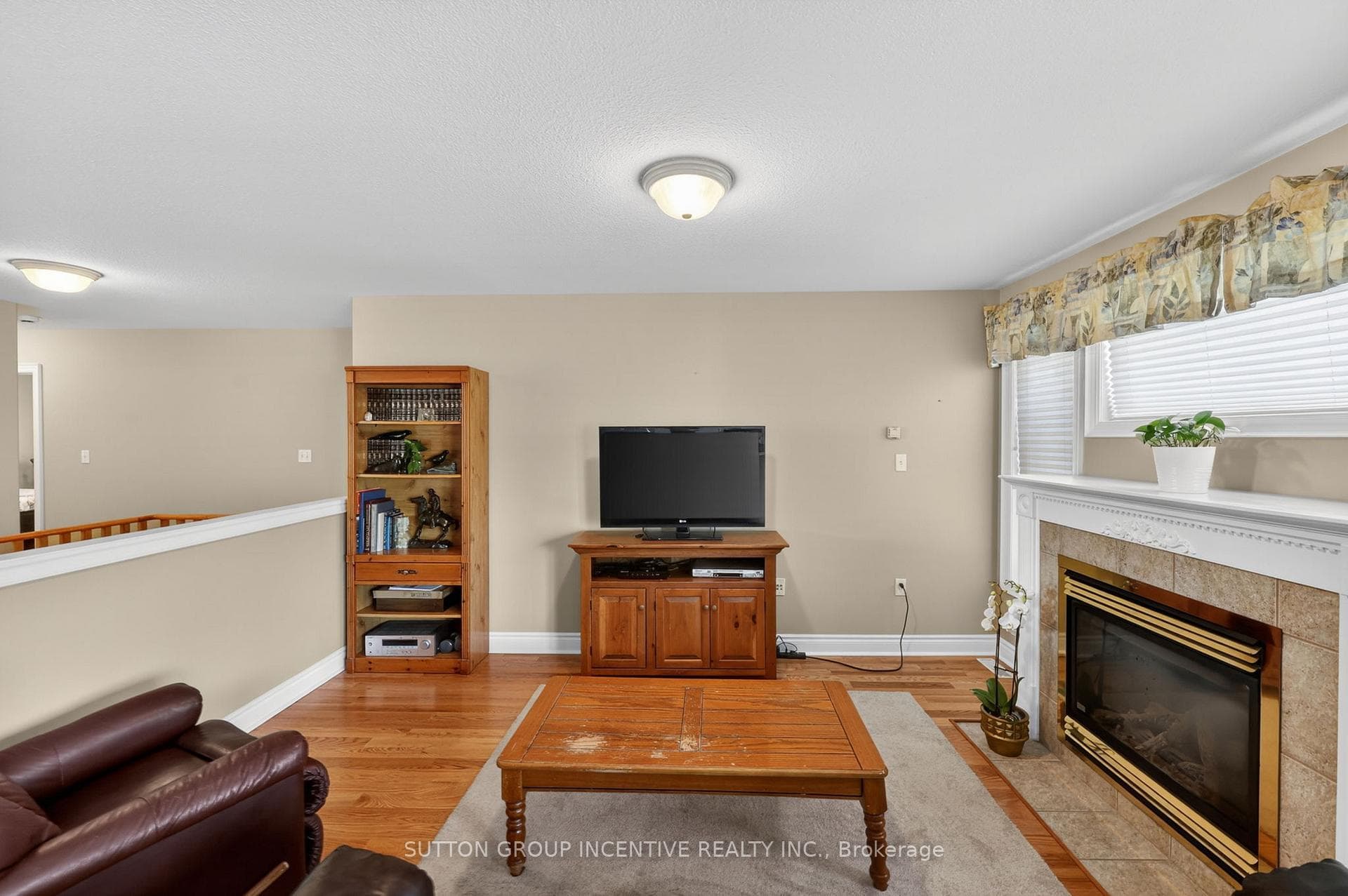 101 Lion's Gate Boulevard photo 13