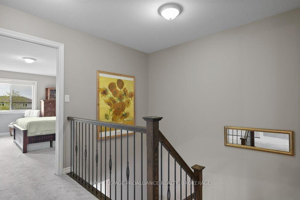 1560 Davenport Crescent photo 22