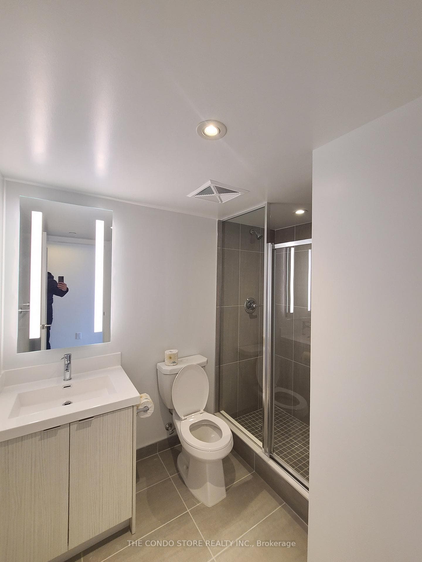 5 Mabelle Avenue Unit 2527 photo 6