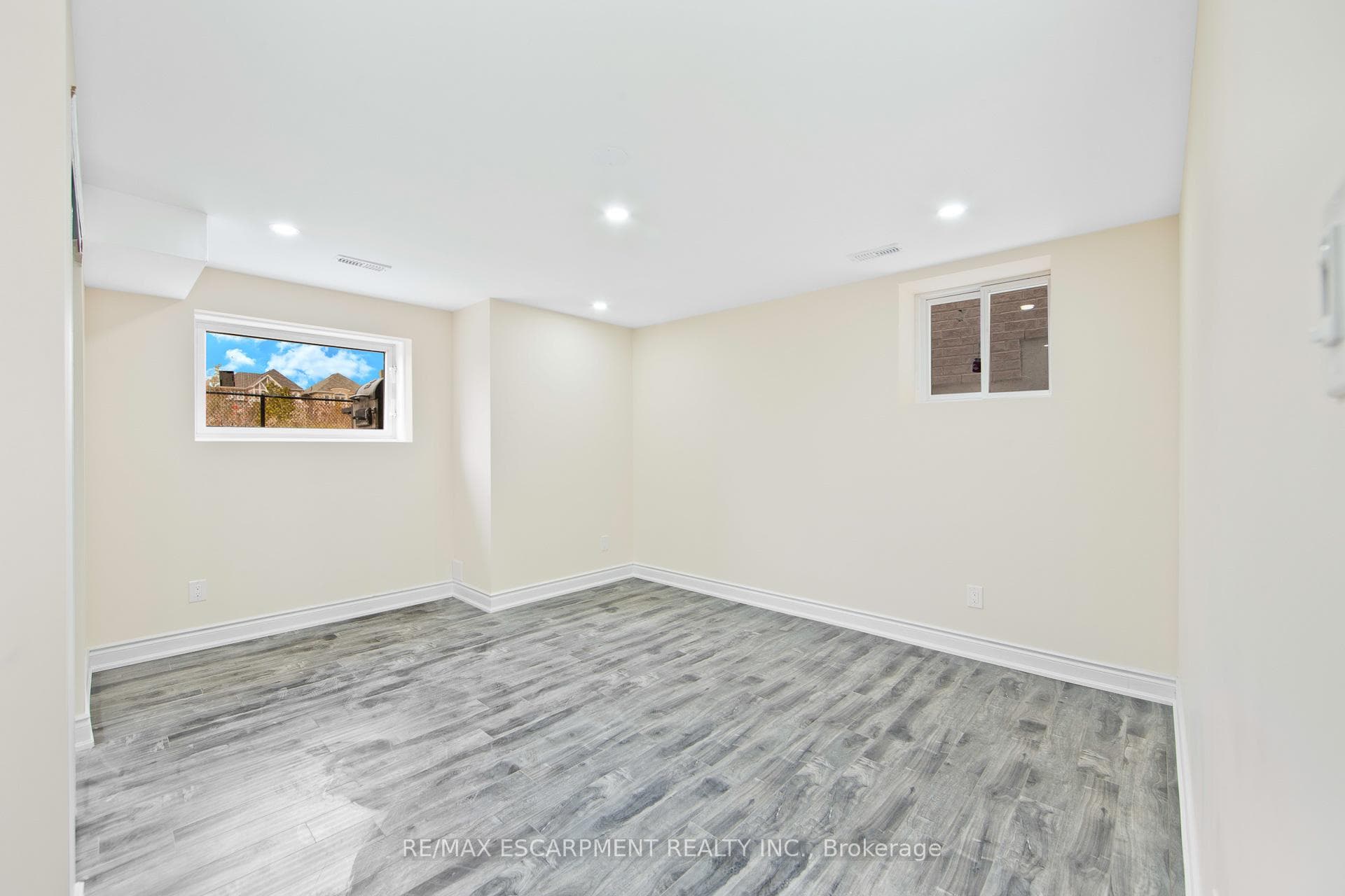 307 Hinton Terrace photo 24